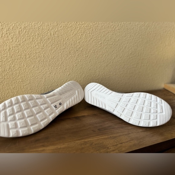 NEW | Adidas | Women’s Grey & White Cloudfoam Tennis Shoes - Size 10 - Picture 4 of 4